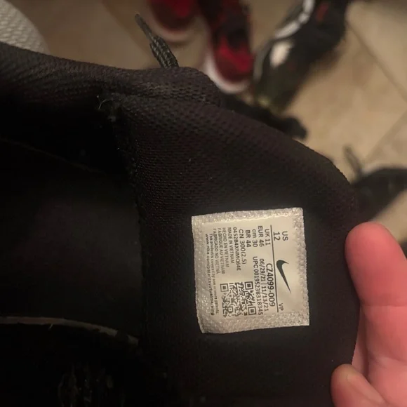 Nike Men’s Black, White & Red Low-Top Sneakers - Picture 4 of 6